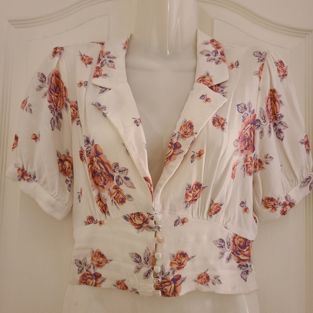 Forever21, vintage white and floral crop top sz M